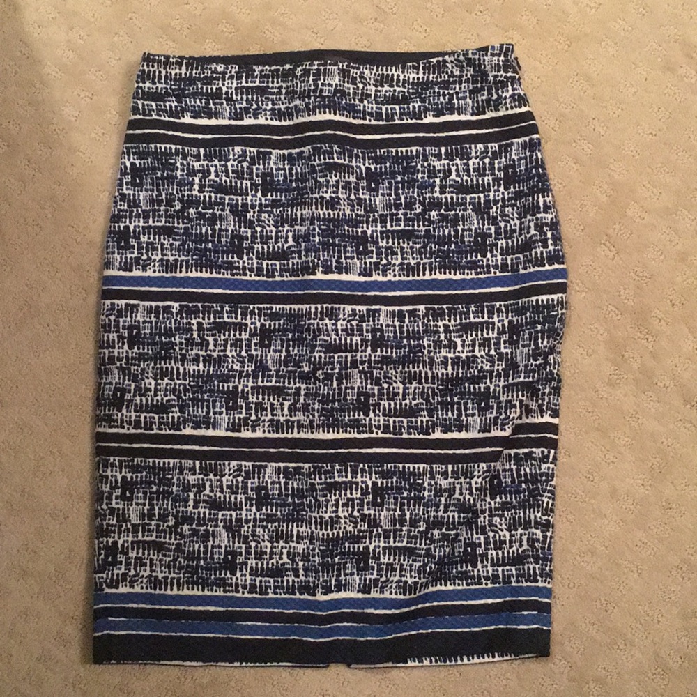 Textured and lined blue skirt!